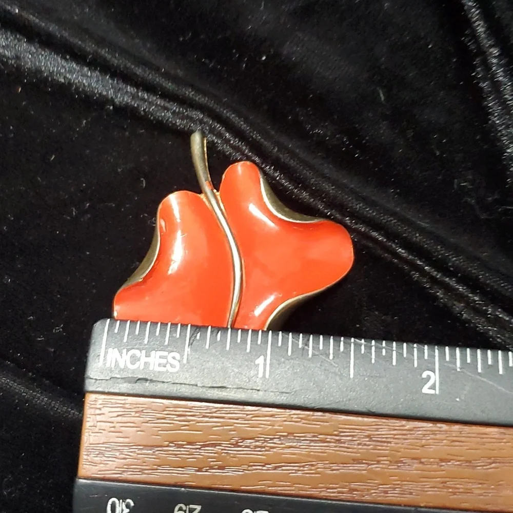 Retro red and gold Enamel leaf brooch. - Picture 5 of 5